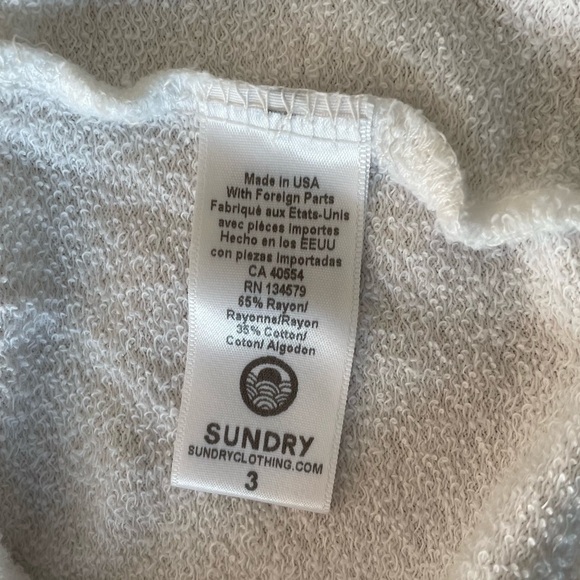 NWOT Sundry Rainbow “Lovers” White Crewneck Sweatshirt - Picture 4 of 4